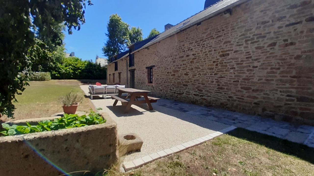 Petit Manoir Proche Dinan - Chambre D'Hotes Lanvallay Exterior photo